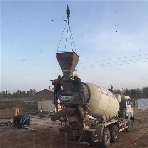 云龙区“精准瞄准”—— 吊车的 “定位导航” 技术