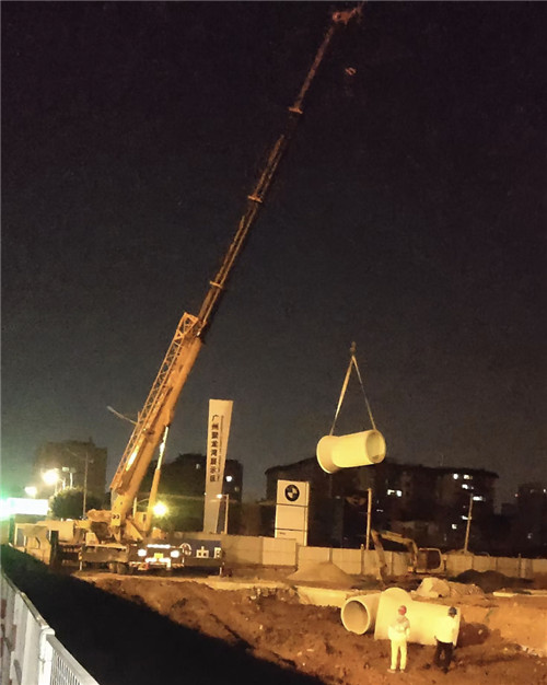 云龙区“弯臂矫正”—— 吊车的 “形变补偿” 技术